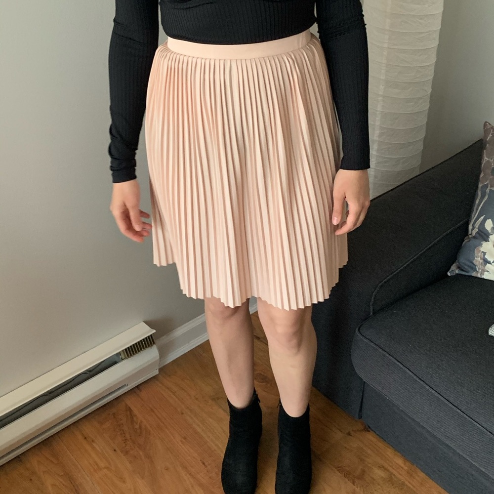 S pink ruffle skirt